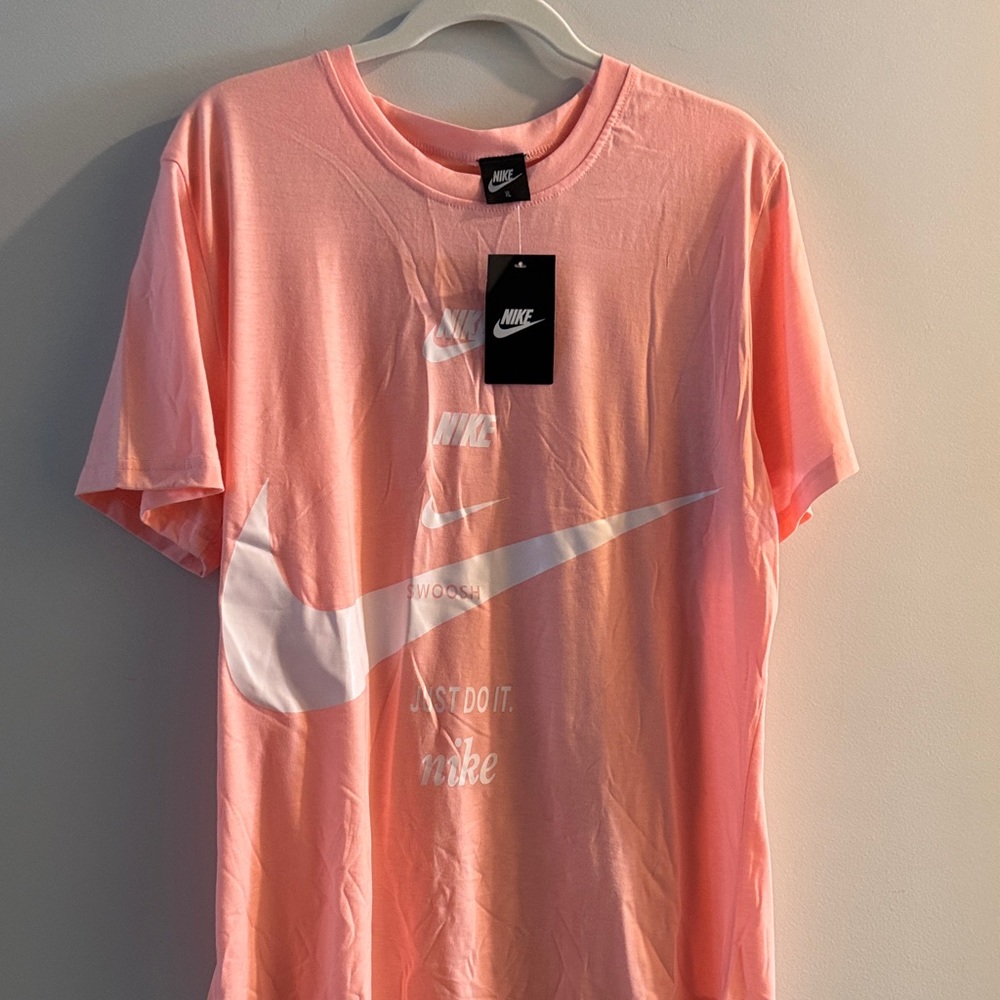 Nike Men’s Coral Pink Graphic Swoosh Tee